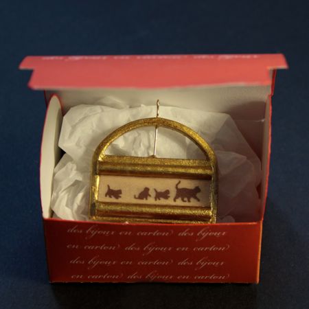 boite  bijoux pour prsenter un bijou en carton